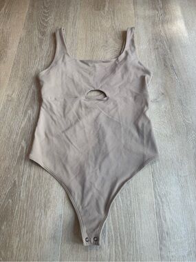 Abercrombie & Fitch Soft A&F Collection Beige Scoop Neck Cutout Bodysuit